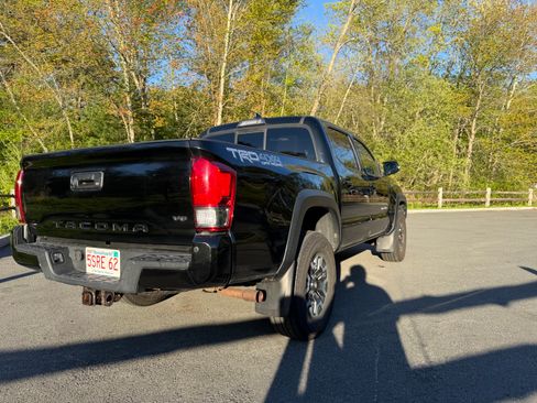 Used 2016 Toyota Tacoma TRD Off-Road w/ Premium & Technology Package AWD/4WD image 9