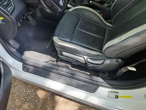 Used 2015 Hyundai Veloster Turbo w/ Option Group 04 image 21