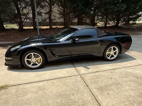 Used 2001 Chevrolet Corvette Convertible w/ Preferred Equipment Group2 RWD image 11