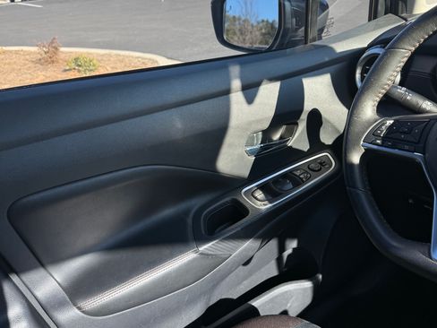 Used 2020 Nissan Versa SR w/ Convenience Package image 22