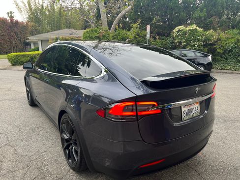 Used 2020 Tesla Model X AWD/4WD image 2
