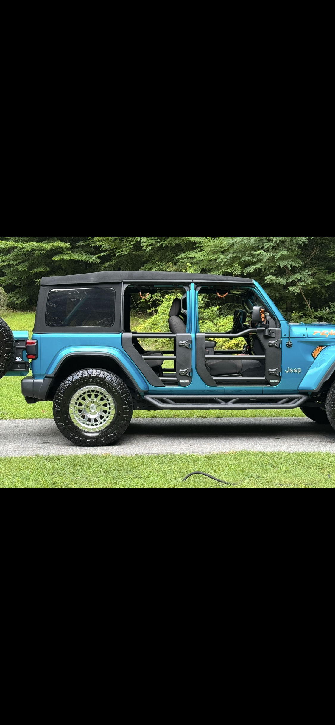 Used 2019 Jeep Wrangler Unlimited Sahara w/ Dual Top Group AWD/4WD image 5