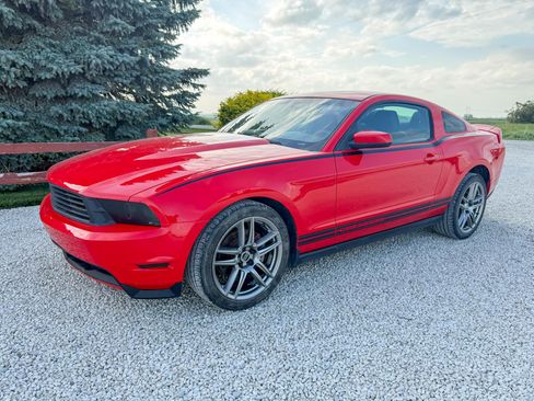 Used 2011 Ford Mustang Coupe w/ 101A Rapid Spec Order Code RWD image 2