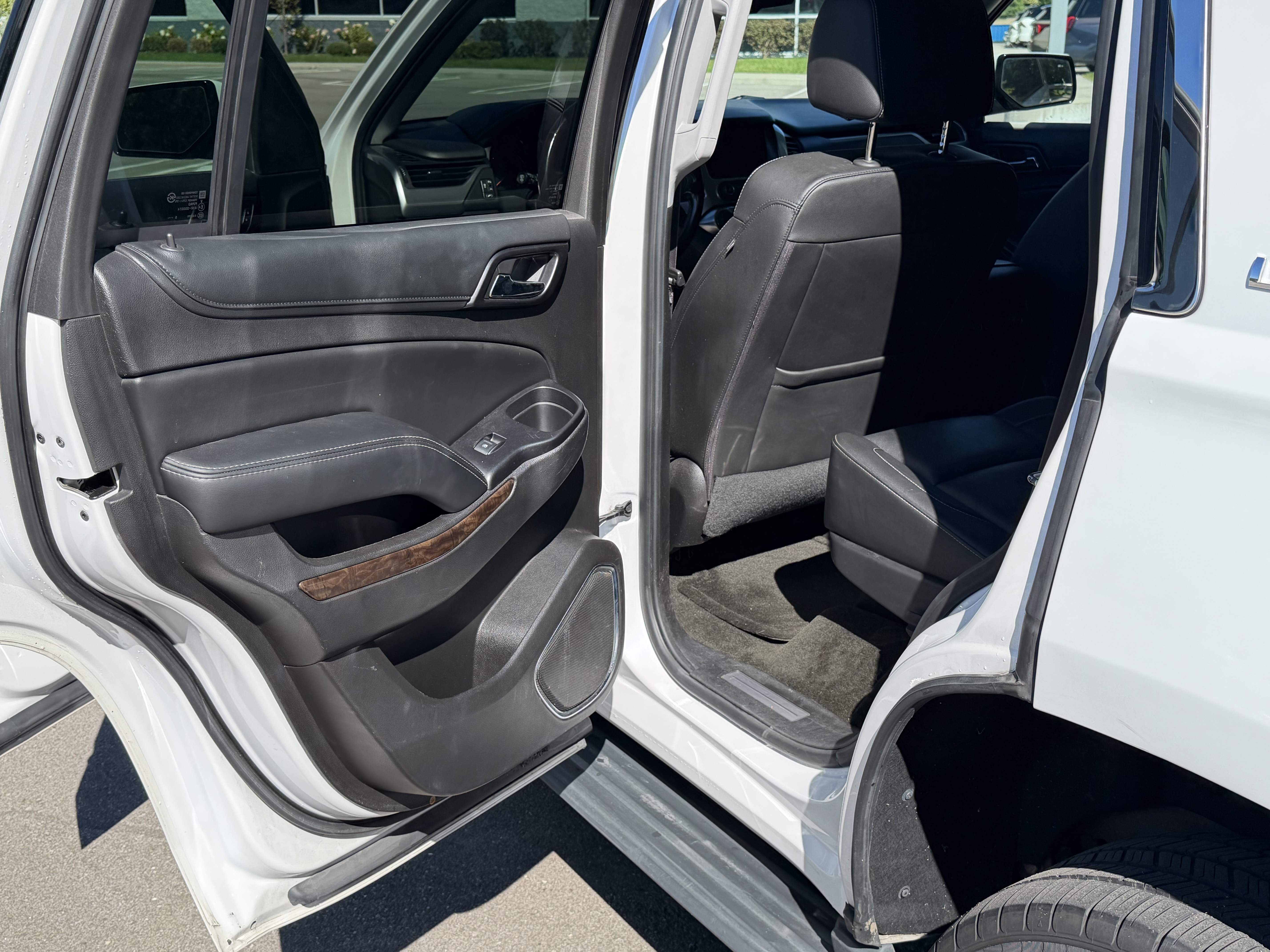 Used 2016 Chevrolet Tahoe LT w/ Luxury Package AWD/4WD image 16