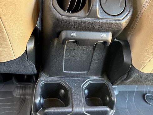 Used 2020 Jeep Wrangler Unlimited Sport AWD/4WD image 12