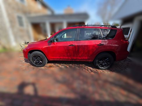 Used 2012 Toyota RAV4 FWD image 4