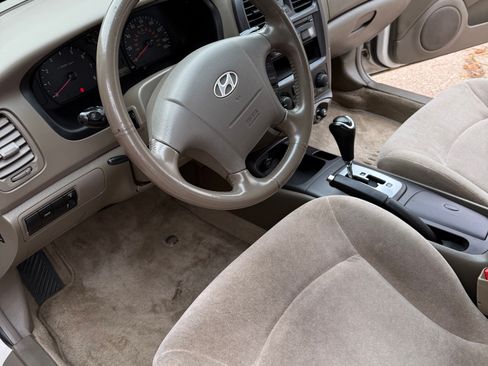 Used 2004 Hyundai Sonata image 4