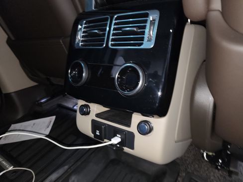 Used 2020 Land Rover Range Rover HSE image 13