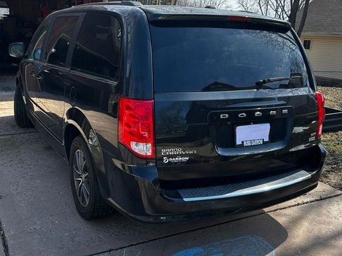 Used 2017 Dodge Grand Caravan SXT image 9