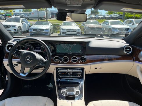Used 2018 Mercedes-Benz E 300 4MATIC image 19