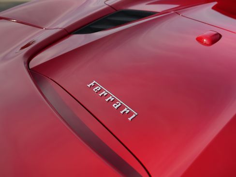 Used 2018 Ferrari 488 Spider RWD image 19