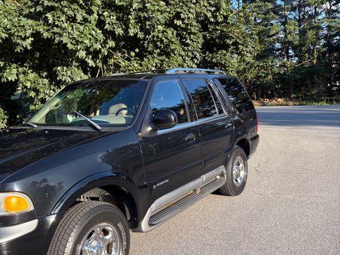 Used 1998 Lincoln Navigator 4WD image 2