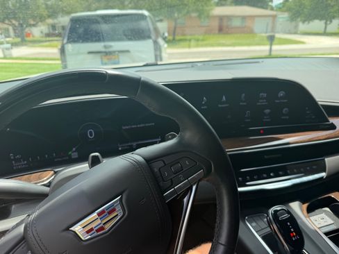 Used 2022 Cadillac Escalade ESV Sport Platinum w/ Heavy-Duty Trailer Package AWD/4WD image 13