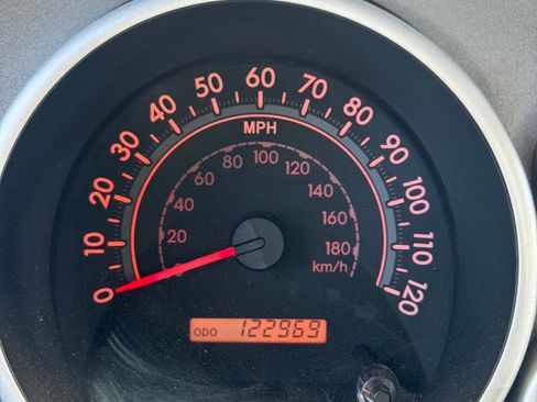 Used 2012 Toyota Tundra 4x4 CrewMax image 11