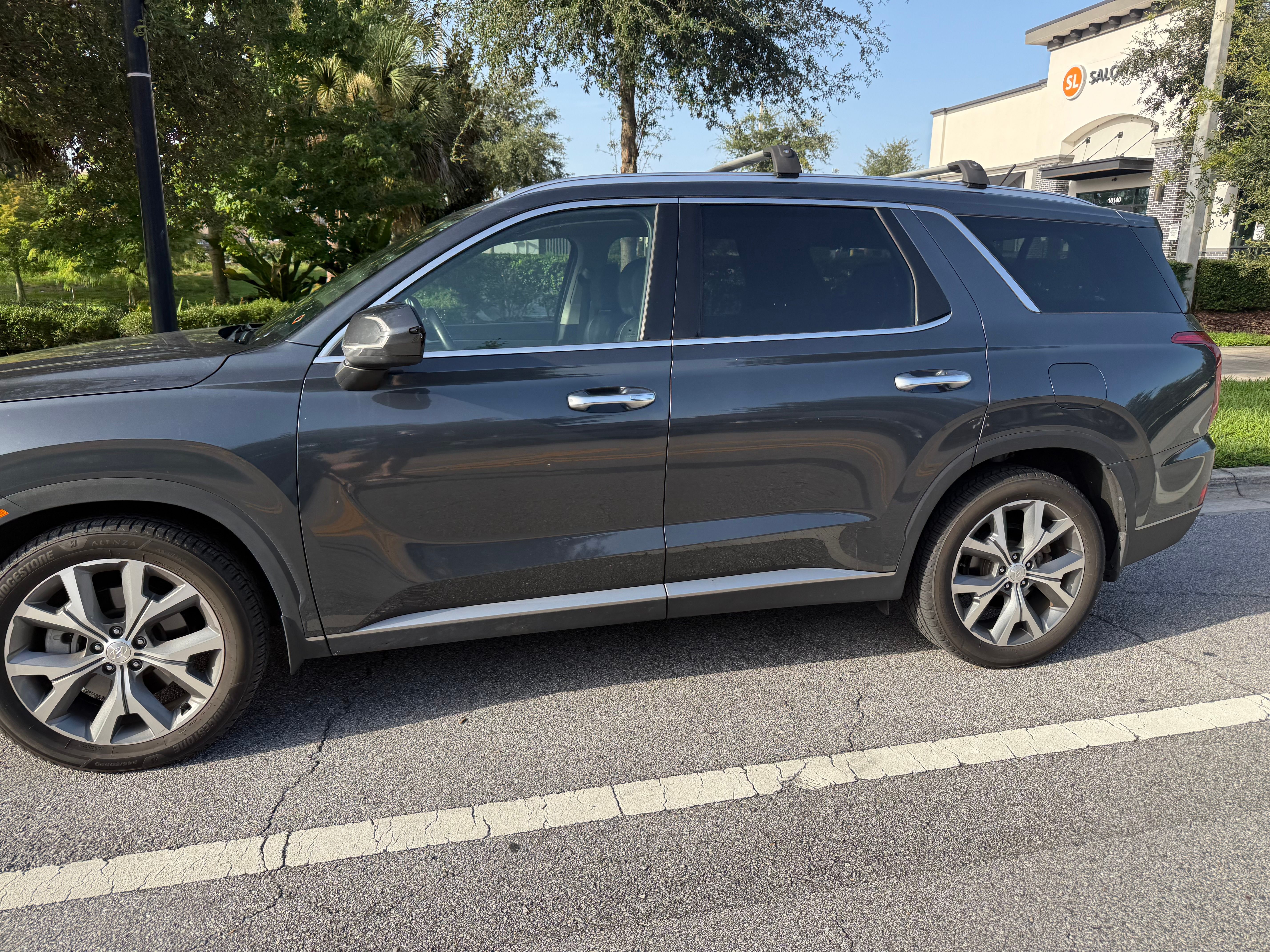 Used 2020 Hyundai Palisade SEL w/ Premium Package FWD image 2