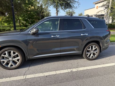 Used 2020 Hyundai Palisade SEL w/ Premium Package FWD image 2