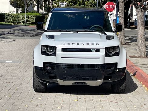 Used 2023 Land Rover Defender 110 image 6