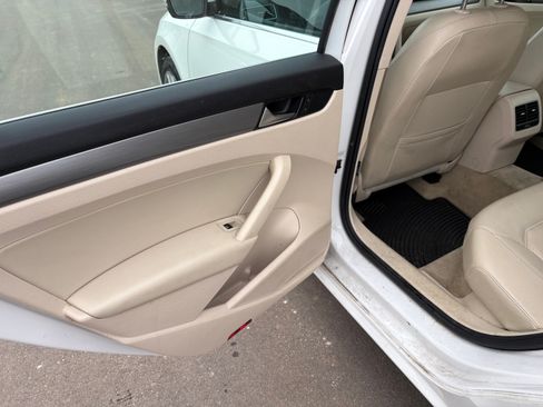Used 2014 Volkswagen Passat 2.5 SE image 26