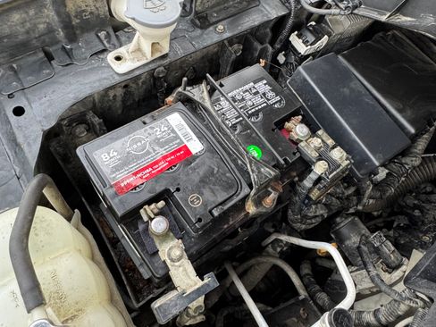 Used 2018 Nissan Titan SV image 22