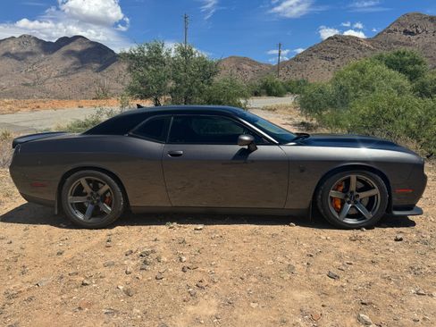 Used 2019 Dodge Challenger SRT Hellcat Redeye image 18