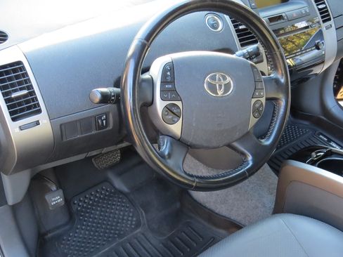 Used 2009 Toyota Prius Touring FWD image 2