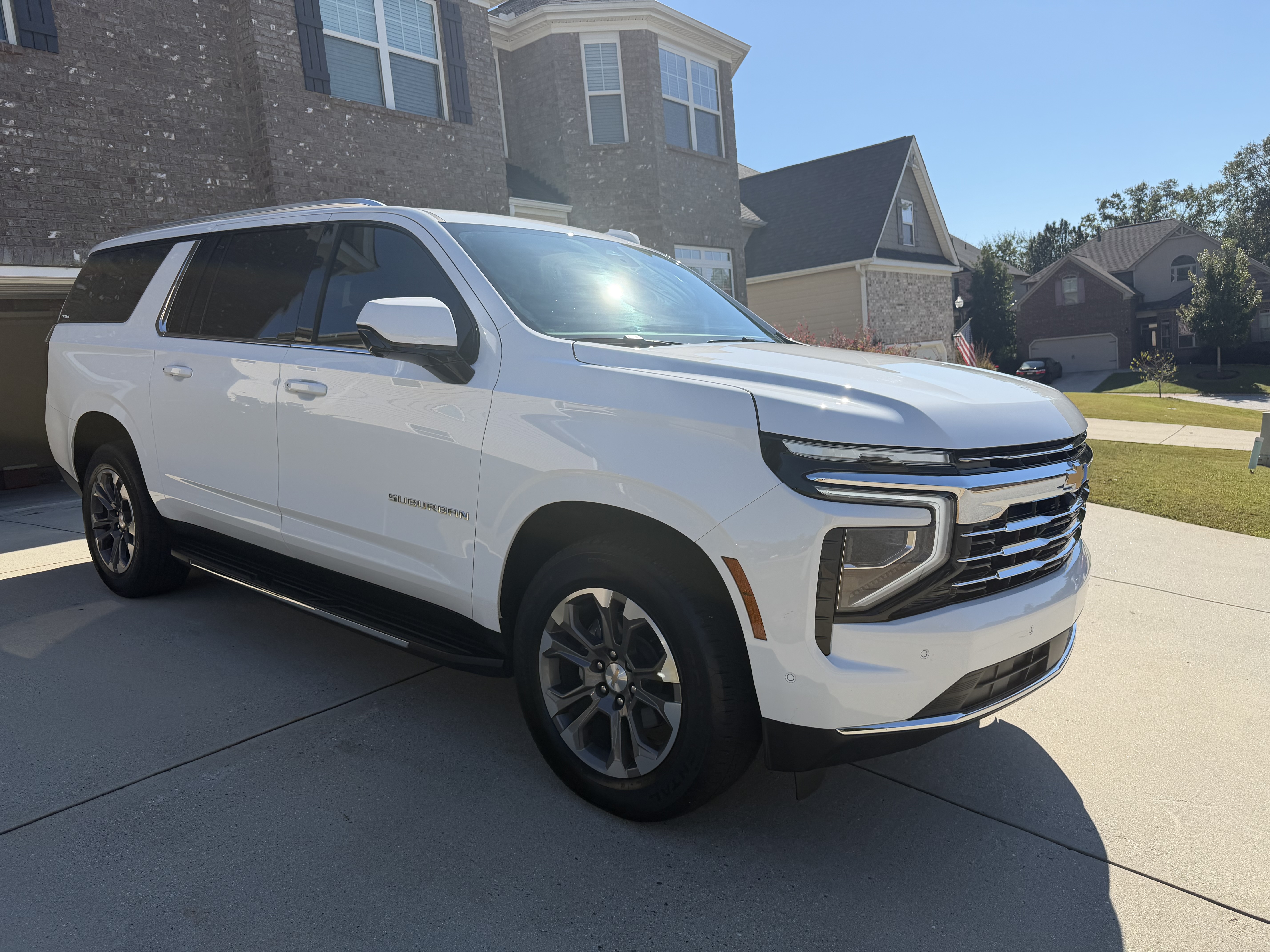 Used 2025 Chevrolet Suburban LT AWD/4WD image 8