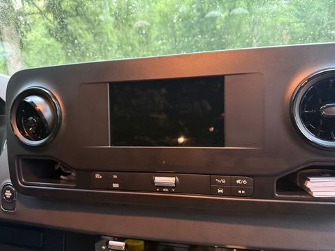Used 2024 Mercedes-Benz Sprinter 2500 image 12