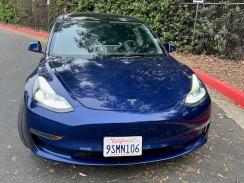 Used 2023 Tesla Model 3 Standard Range image 2