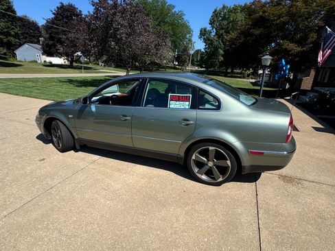 Used 2002 Volkswagen Passat GLS FWD image 4