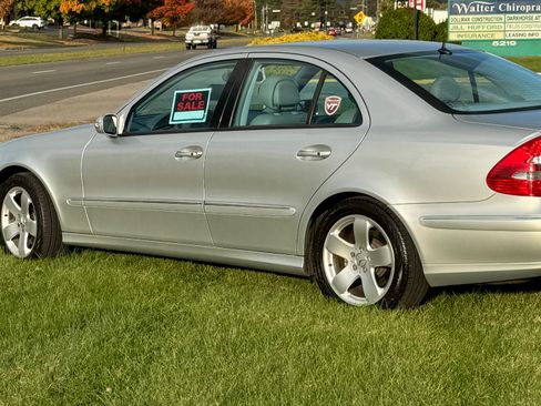Used 2006 Mercedes-Benz E 350 4MATIC Sedan image 4