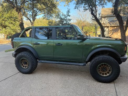 Used 2022 Ford Bronco Wildtrak image 5