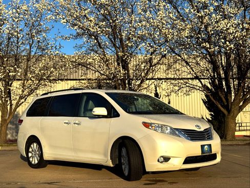 Used 2013 Toyota Sienna Limited w/ Premium Pkg image 4