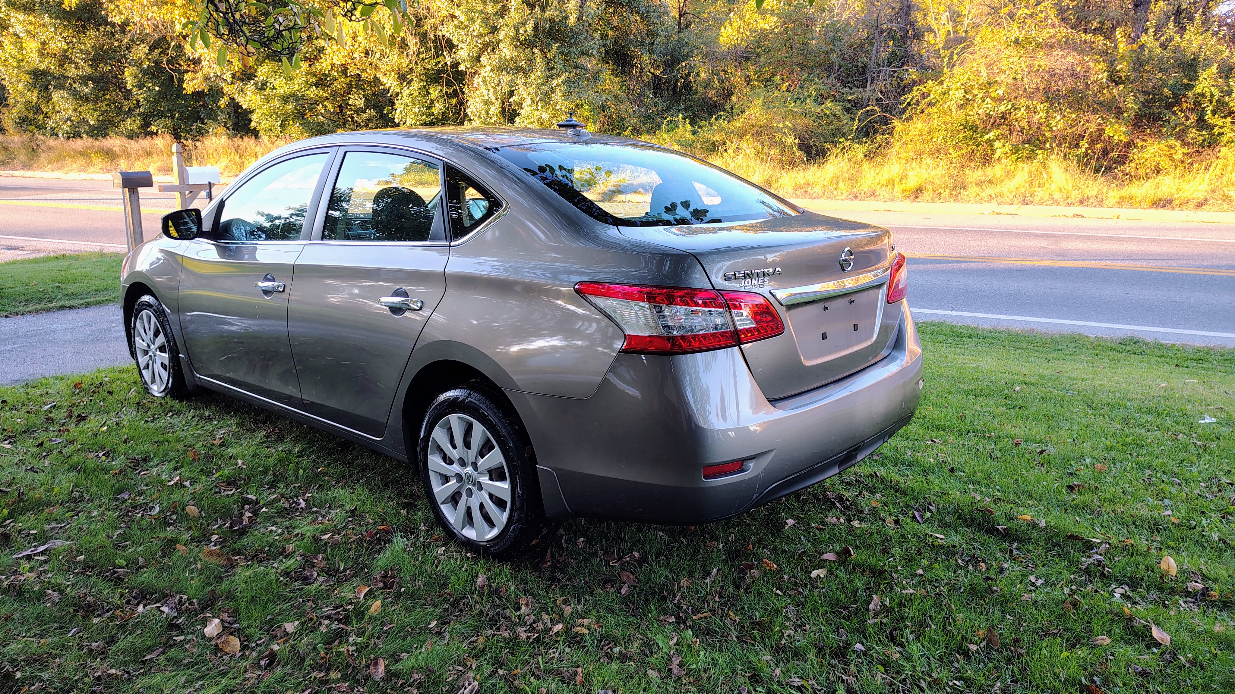 Used 2015 Nissan Sentra SV w/ Navigation Package FWD image 6