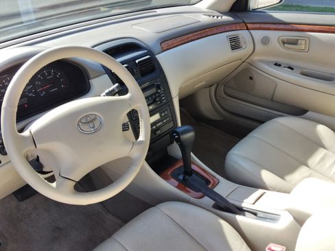 Used 2003 Toyota Solara SLE image 2