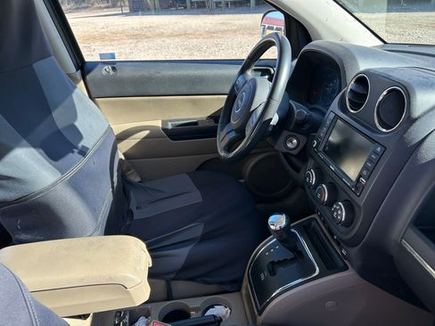 Used 2011 Jeep Compass Latitude w/ Sun/Sound Group image 8