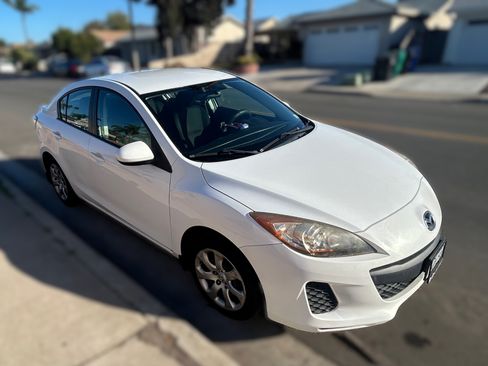 Used 2013 MAZDA MAZDA3 i SV image 1