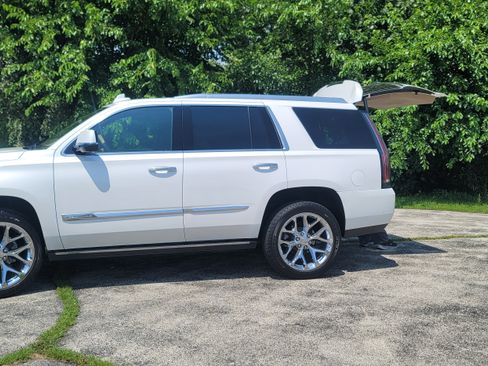 Used 2018 Cadillac Escalade Platinum image 5