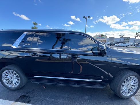 Used 2023 Cadillac Escalade ESV Premium Luxury AWD/4WD image 13