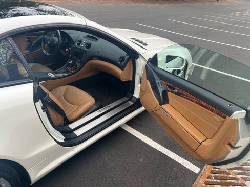 Used 2011 Mercedes-Benz SL 550 image 5