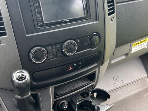 Used 2014 Mercedes-Benz Sprinter 2500 image 11