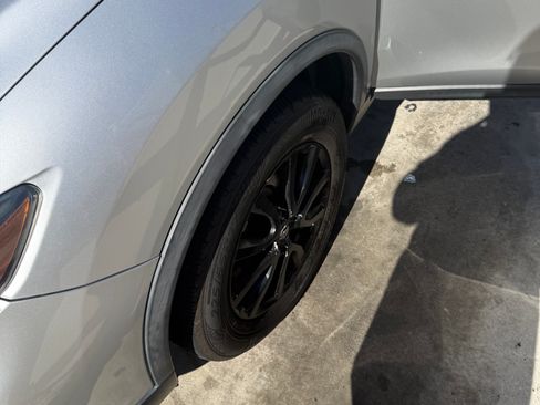 Used 2019 Nissan Rogue SV image 11