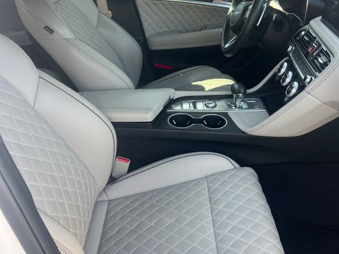 Used 2023 Genesis G70 3.3T w/ Sport Prestige Package image 9