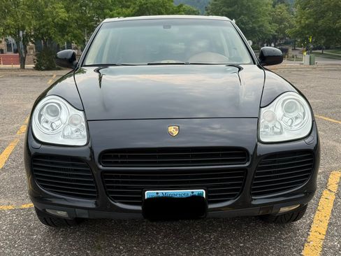 Used 2004 Porsche Cayenne Turbo AWD/4WD image 2