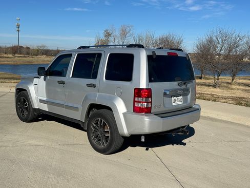 Used 2012 Jeep Liberty Limited Jet w/ Comfort/Convenience Group image 4