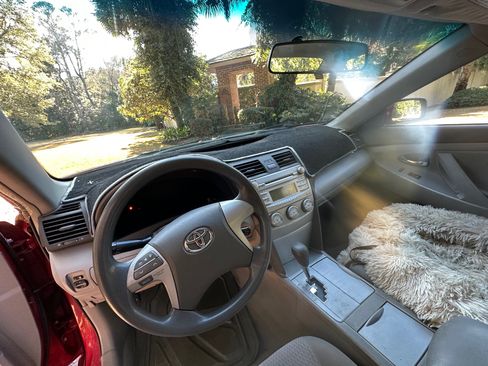 Used 2010 Toyota Camry LE image 14