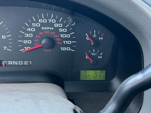 Used 2005 Ford F150 XLT RWD image 10