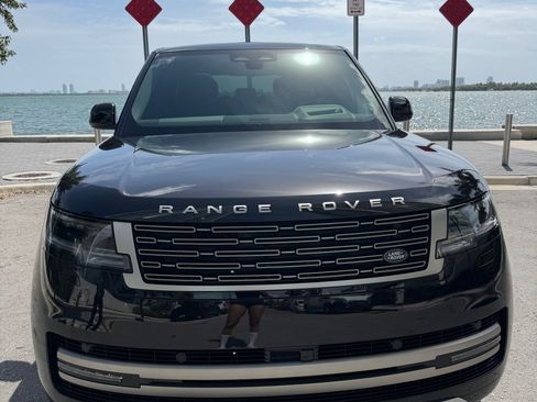 Used 2024 Land Rover Range Rover SE AWD/4WD image 4