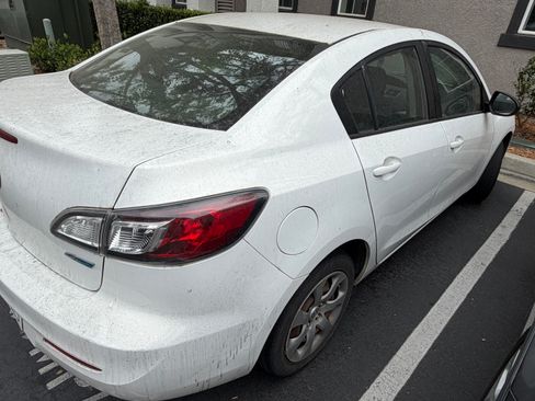 Used 2013 MAZDA MAZDA3 i Sport FWD image 14