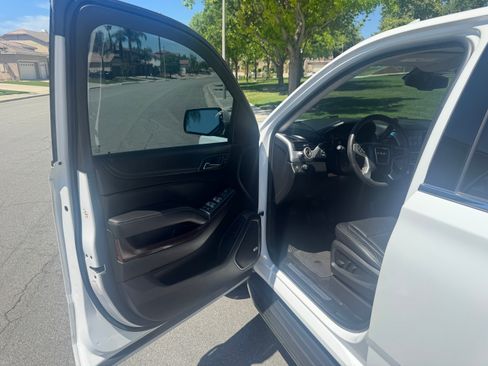 Used 2017 GMC Yukon XL SLT w/ Open Road Package image 9