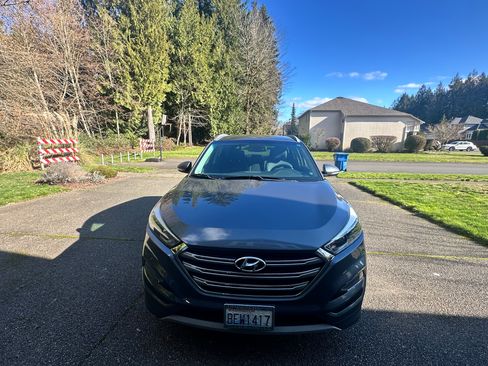 Used 2017 Hyundai Tucson Limited w/ Cargo Package image 4